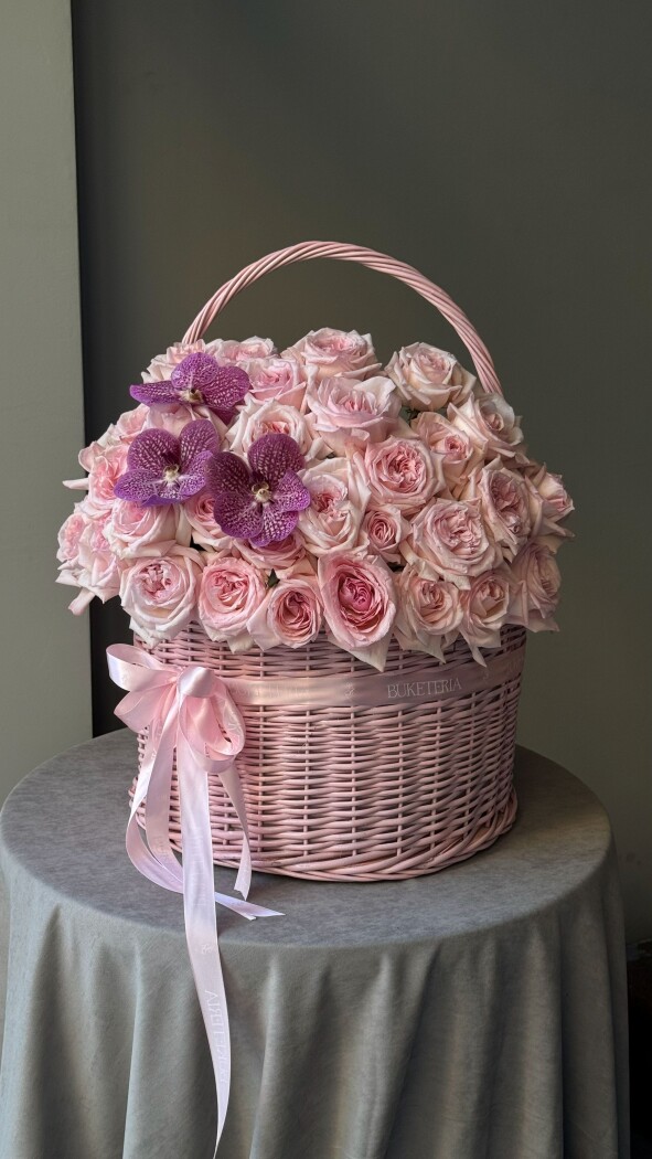 Blush garden roses with purple vanda orchids