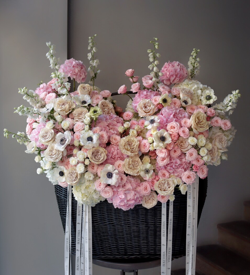White hydrangeas with dusty pink spray roses and cream garden roses