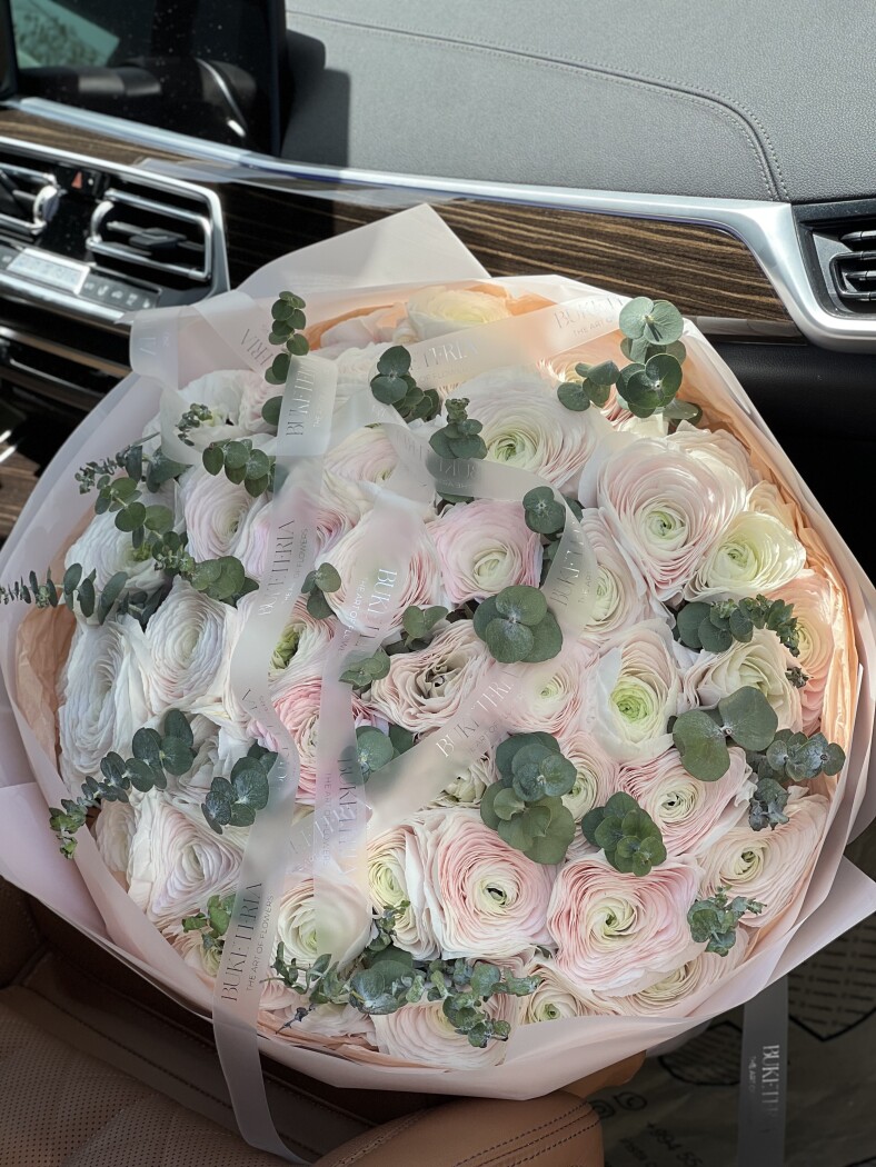 Blush ranunculus mono bouquet