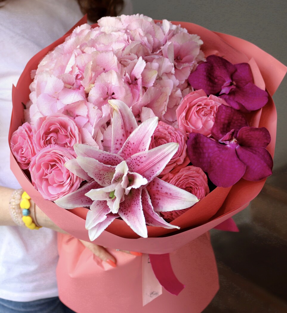 Blush spray roses with light pink hydrangea and purple orchids