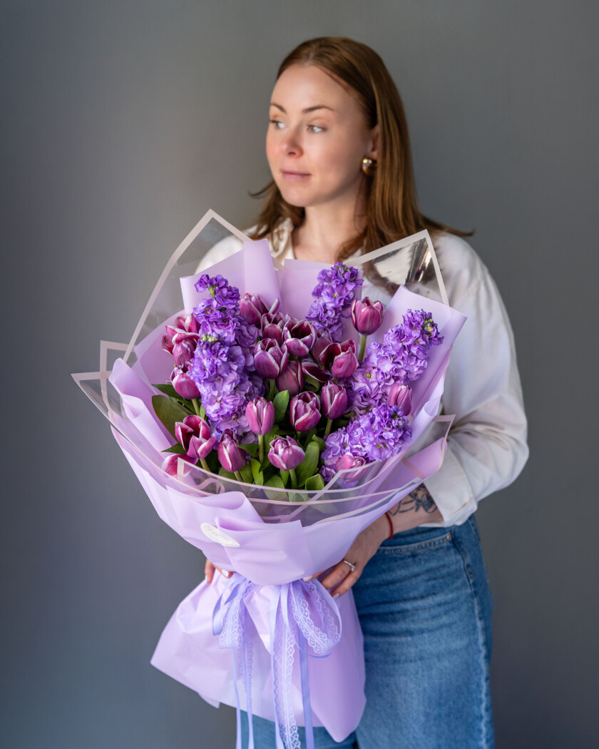 Light pink tulips with lavender stock
