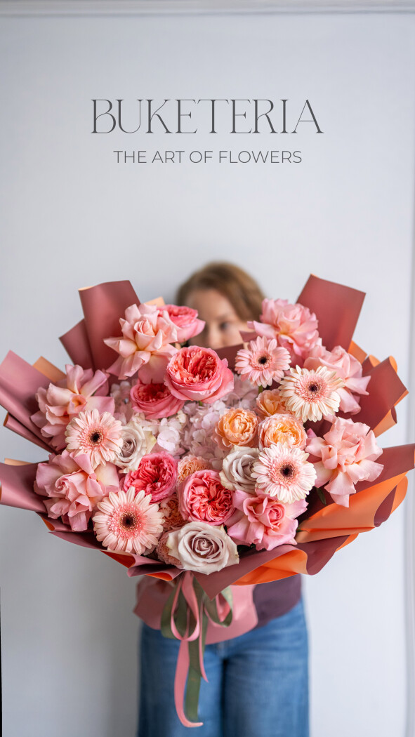 Peach garden roses with white hydrangeas and light pink gerberas