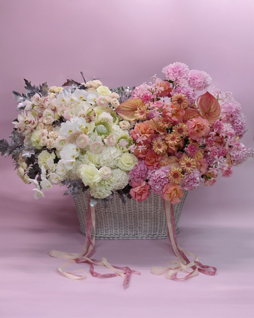 Decorative arrangement of white hydrangeas and peach garden roses