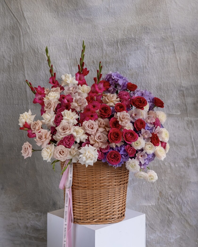 Cream garden roses with lilac hydrangeas and light pink ranunculus