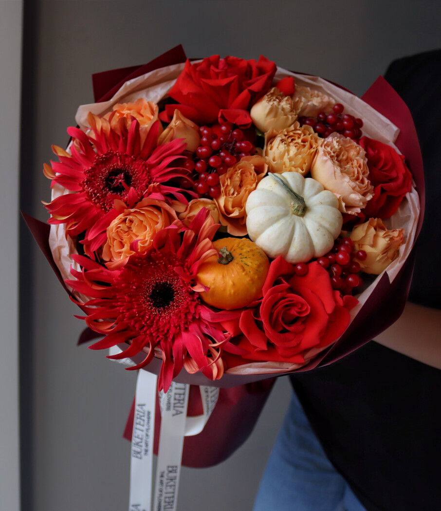 Red hybrid tea roses with apricot garden roses and gerberas