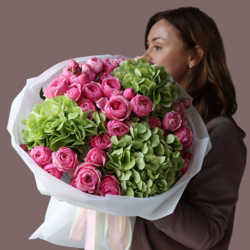 Pink spray roses with green hydrangeas