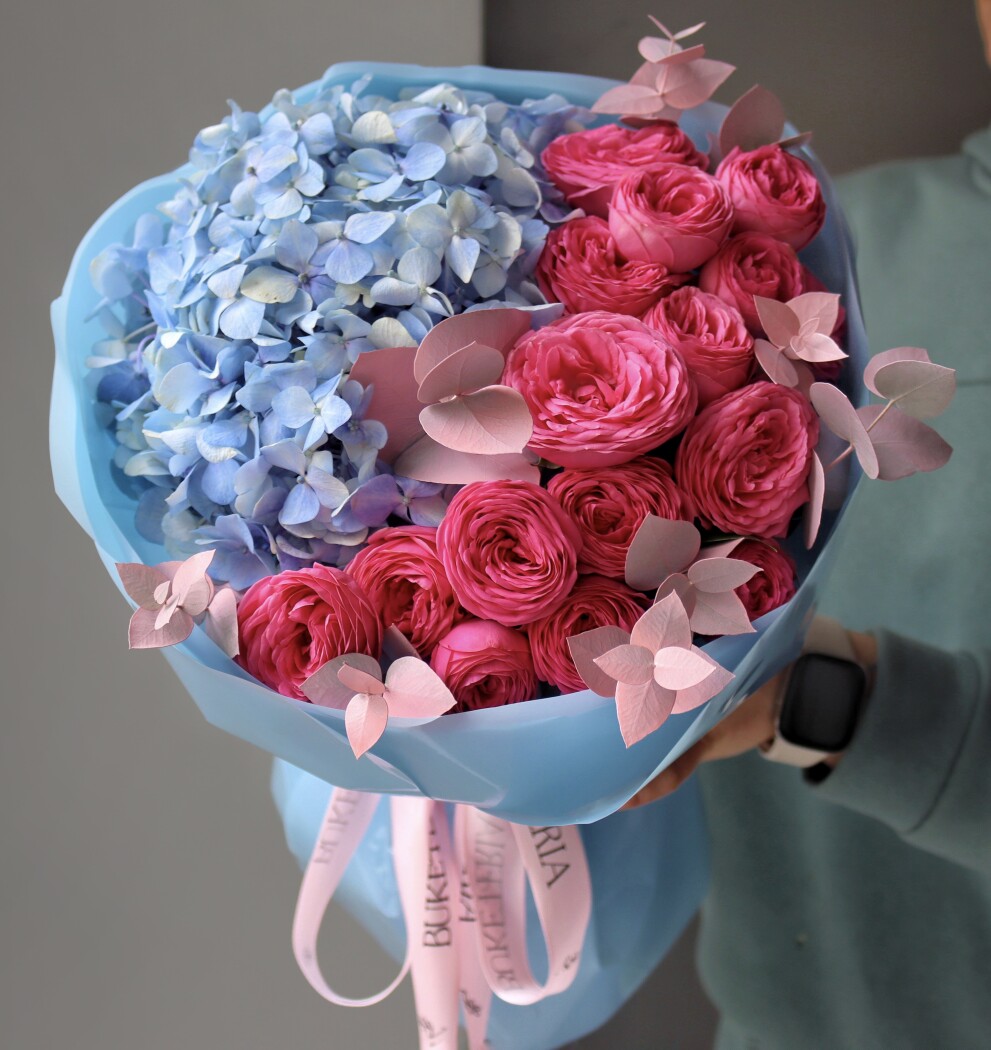 Hot pink spray roses with light blue hydrangea