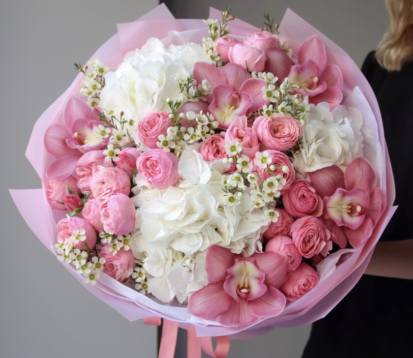 Blush garden roses with white hydrangeas and light pink cymbidium orchids