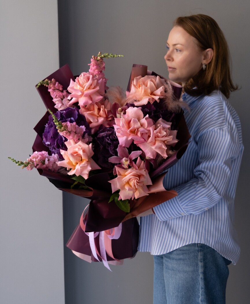 Three lilac hydrangeas with seven peach garden roses
