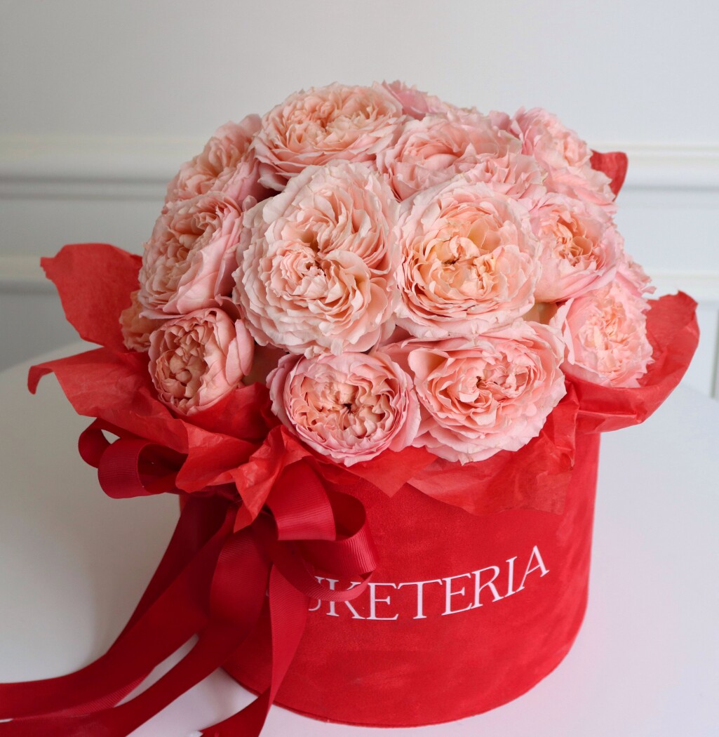Peach spray roses in an art box