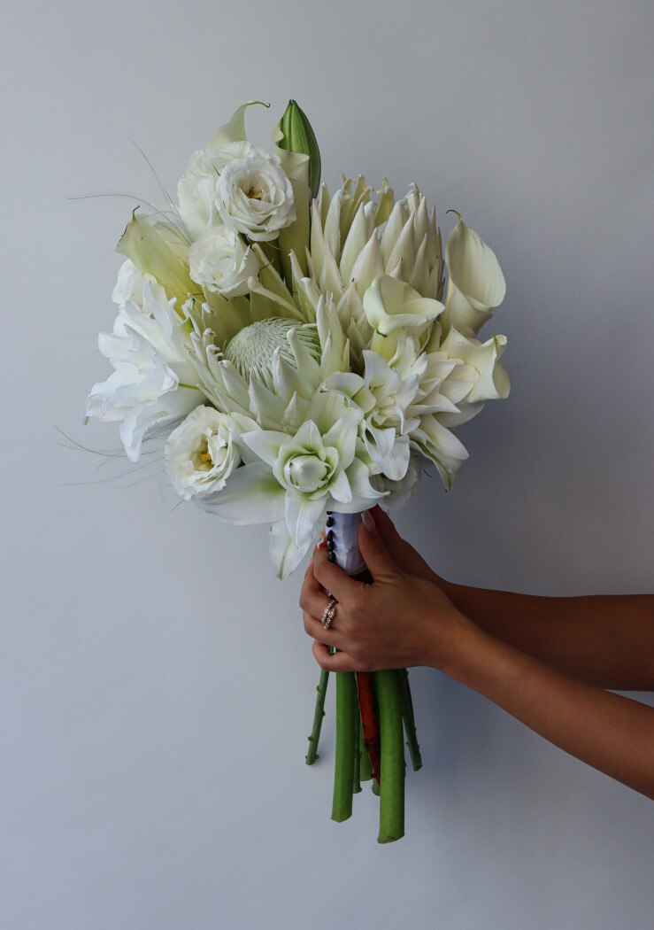 Mixed bouquet of white proteas and cream callas