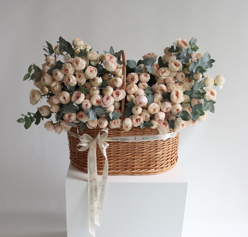 Blush spray roses in a rustic basket