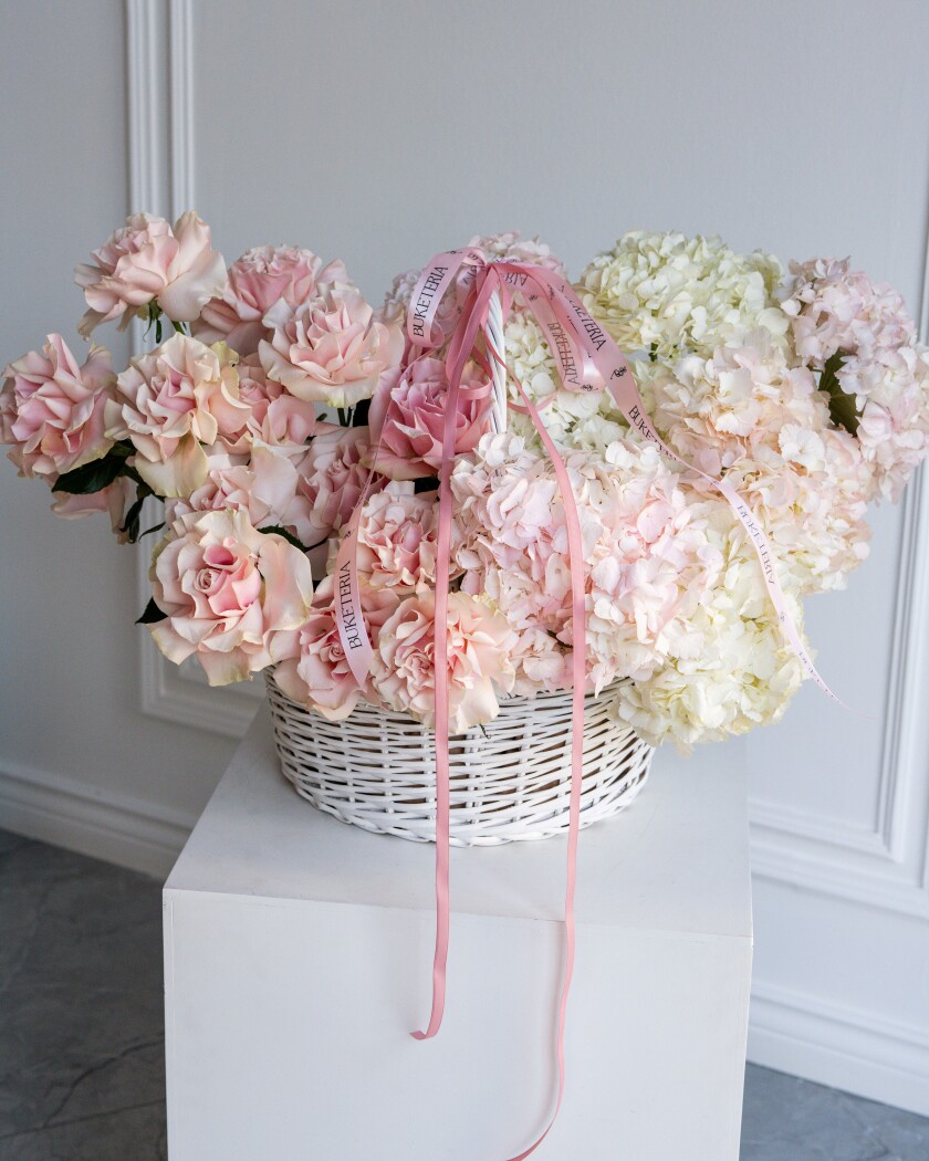 Seven white hydrangeas with blush garden roses