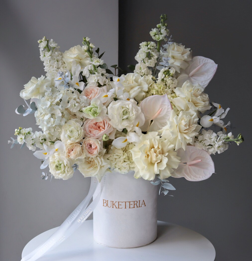 Eight cream hybrid tea roses with white hydrangeas and anthuriums
