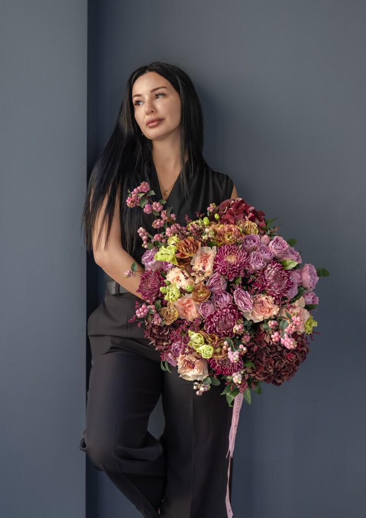 Mixed bouquet of burgundy chrysanthemums and peach spray roses