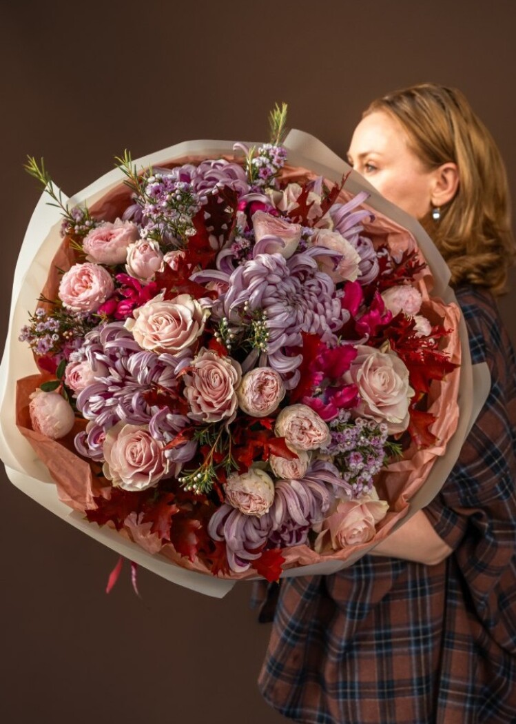 Blush garden roses with lavender pompon chrysanthemums and coral tulips