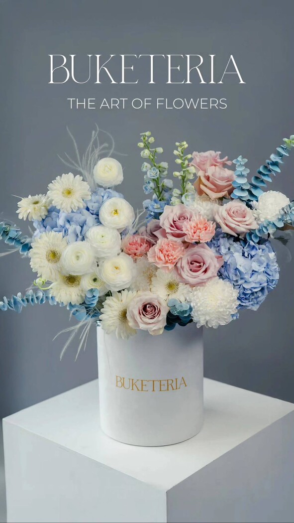 Seven dusty pink garden roses with blue hydrangeas