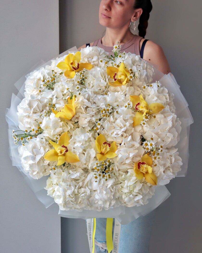 White hydrangeas with yellow cymbidium orchids