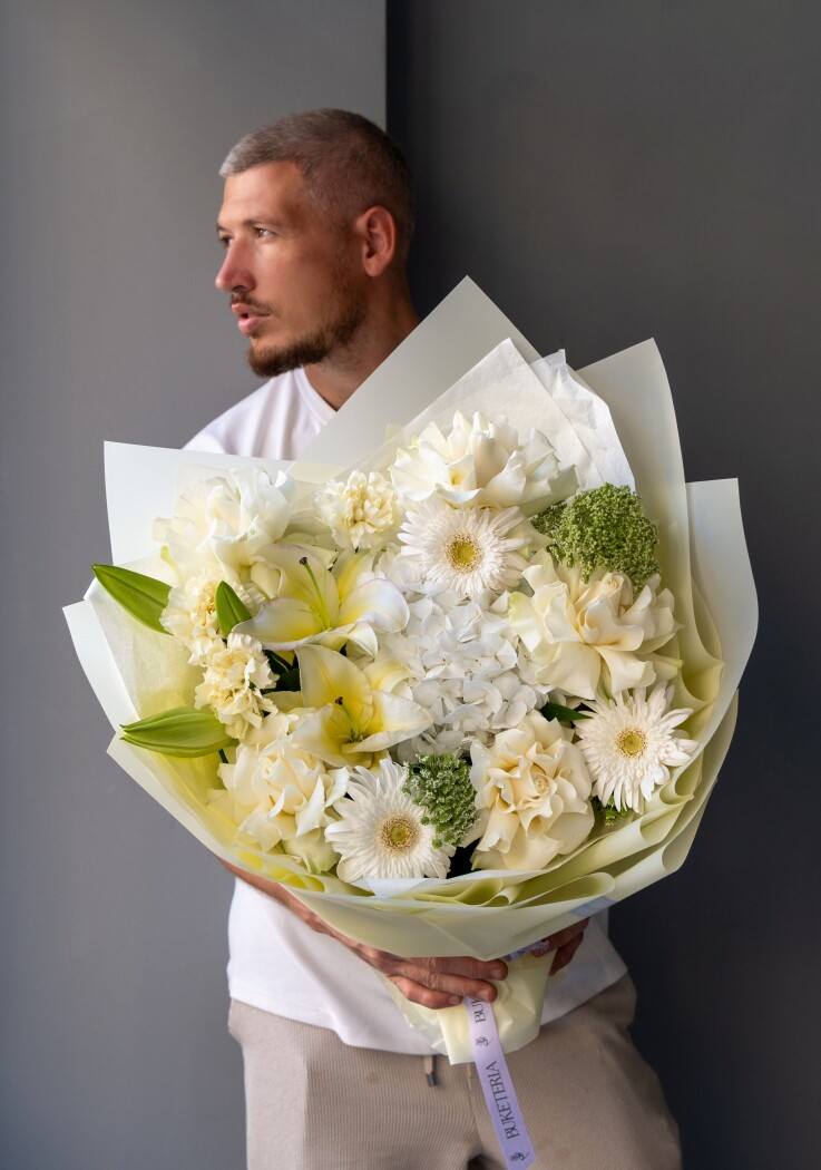 Elegant bouquet of white roses, gerberas, and hydrangeas