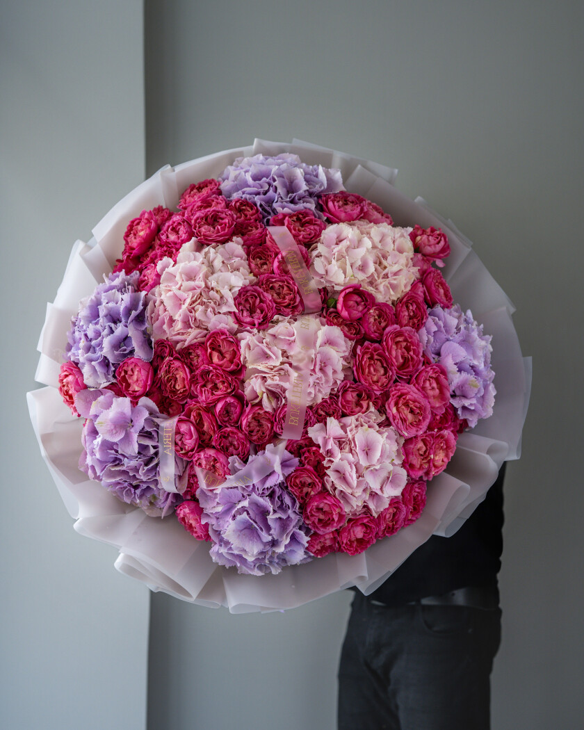 Twenty dusty pink spray roses with lilac hydrangeas