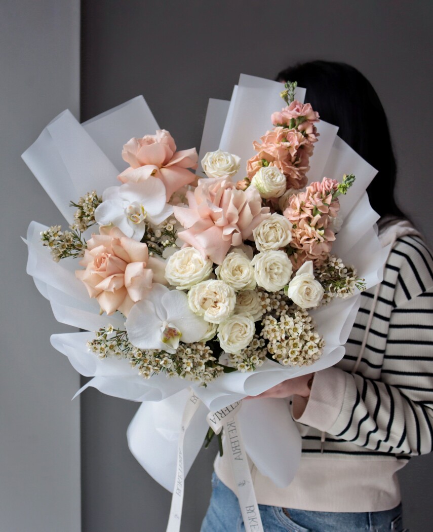 Peach spray roses with dusty pink garden roses