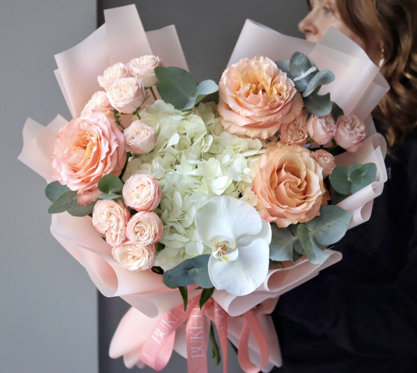 Blush spray roses with peach garden roses and white hydrangea