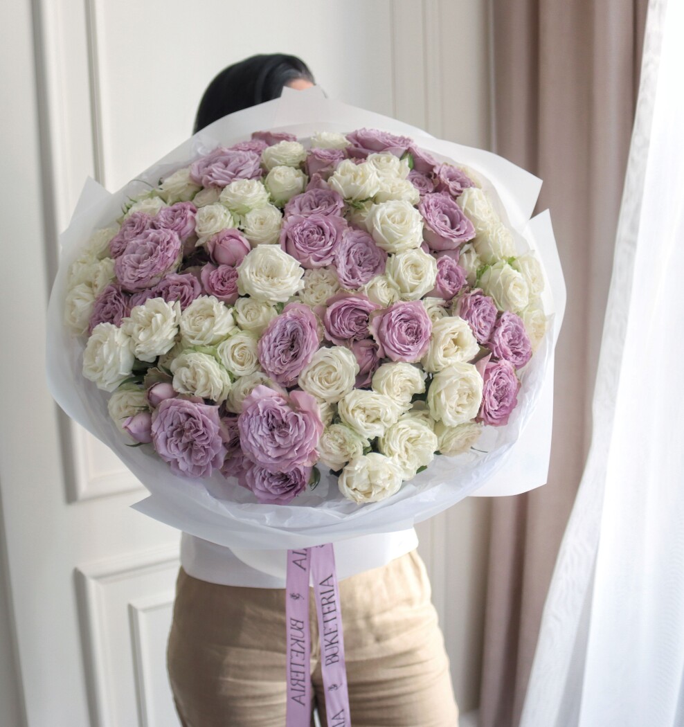 Lavender and white spray roses