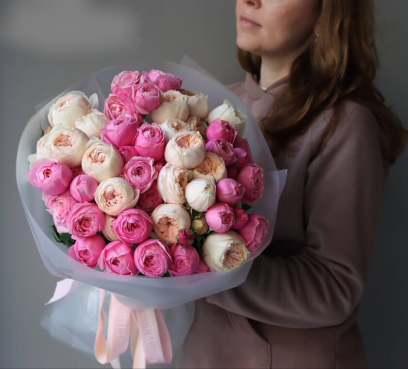 Romantic bouquet of light pink and cream spray roses