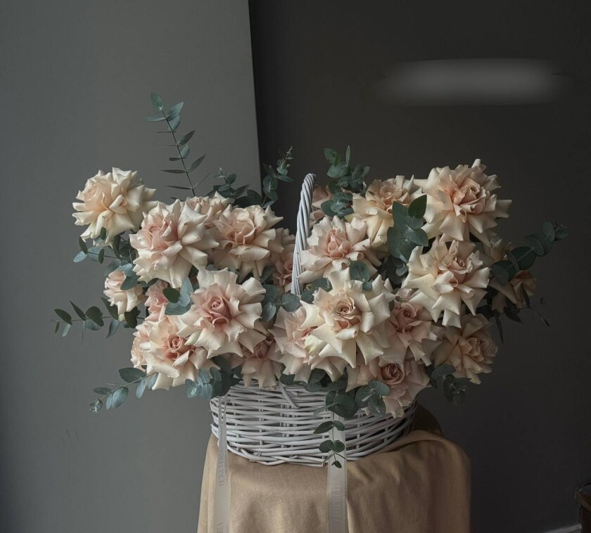 Peach garden roses in a rustic basket