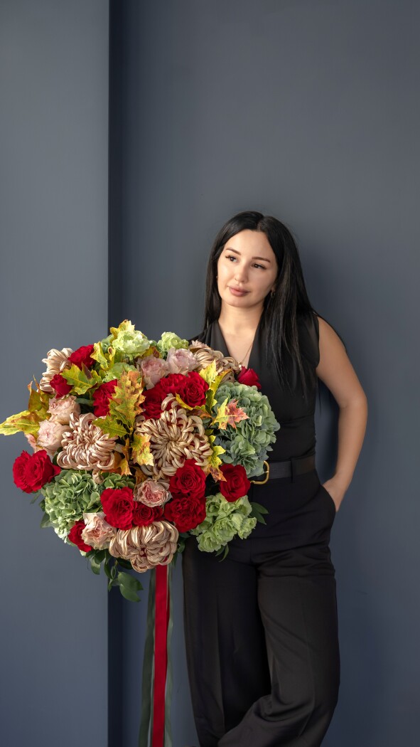 Red spray roses with beige chrysanthemums and green hydrangeas
