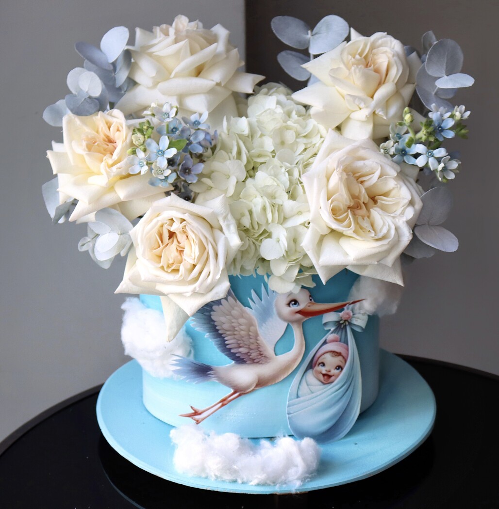 Composition of white hydrangea and cream garden roses
