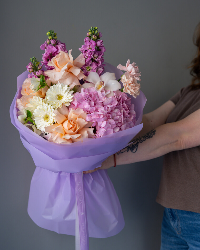 Mixed bouquet of light pink garden roses and light blue hydrangeas