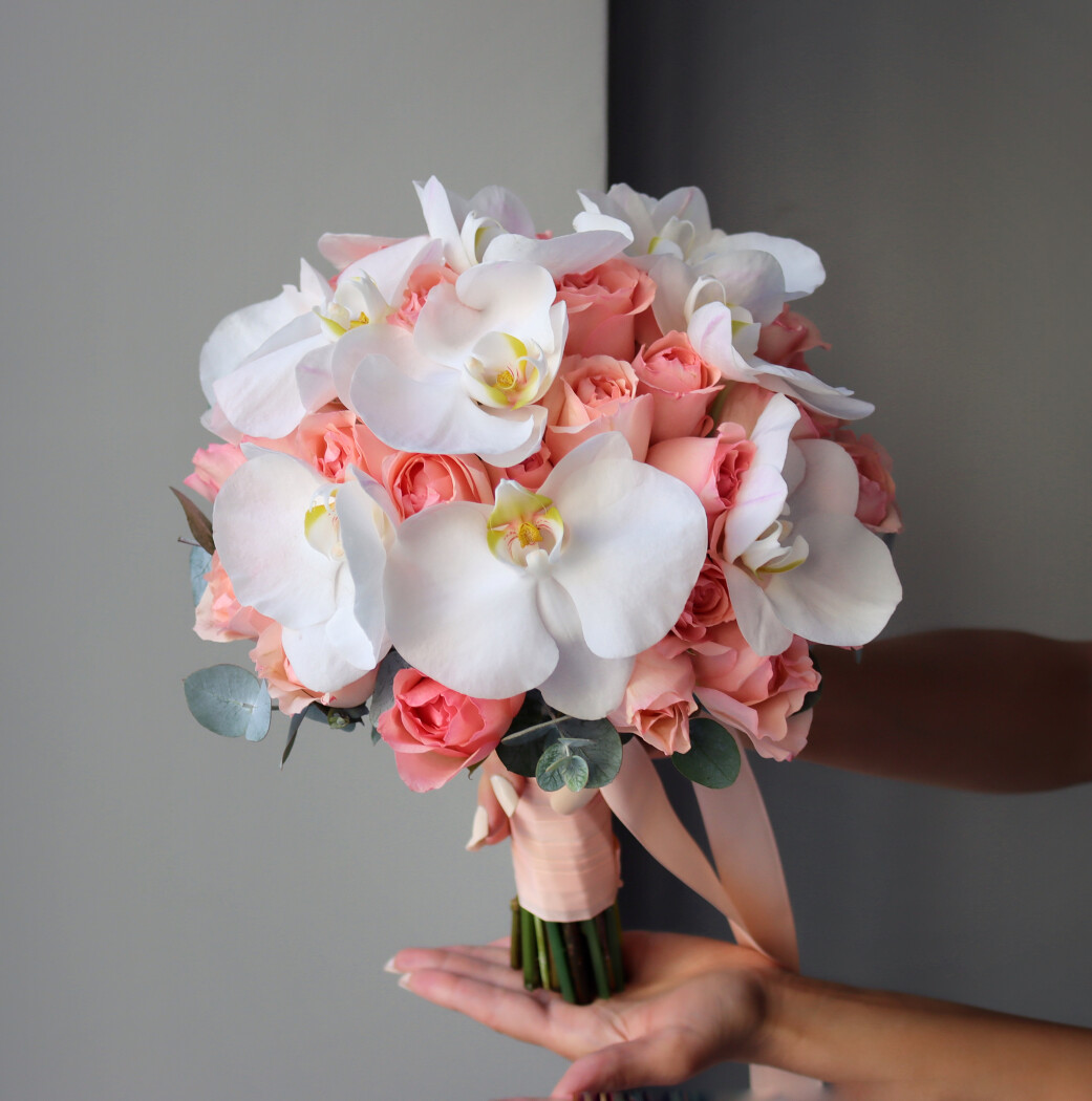 Peach spray roses with white phalaenopsis orchids
