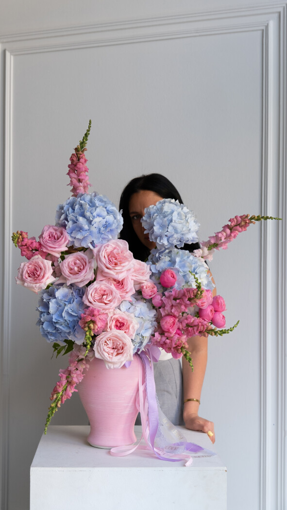 Elegant blue hydrangeas with blush garden roses