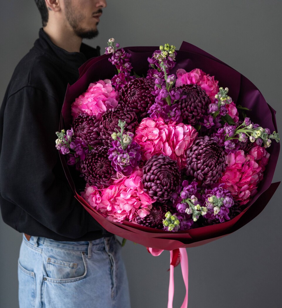 Mixed bouquet of pink hydrangeas and burgundy chrysanthemums