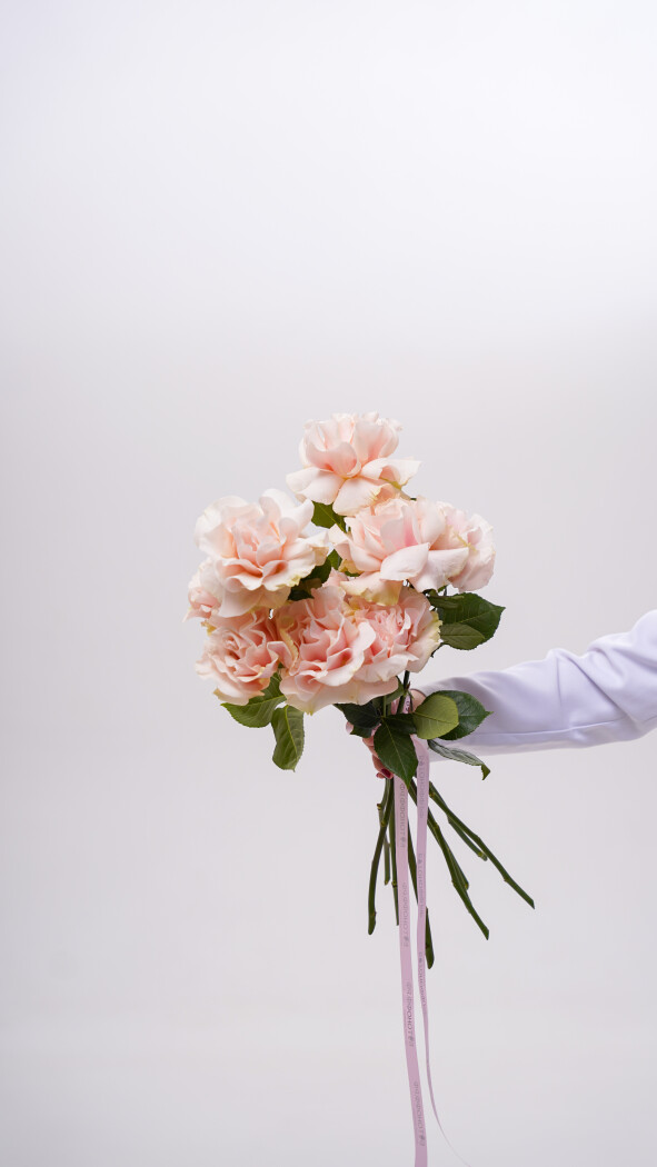 9 розовых роз под ленту №276