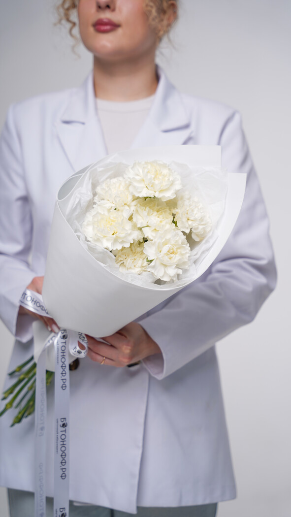 11 белых диантусов в оформлении №102