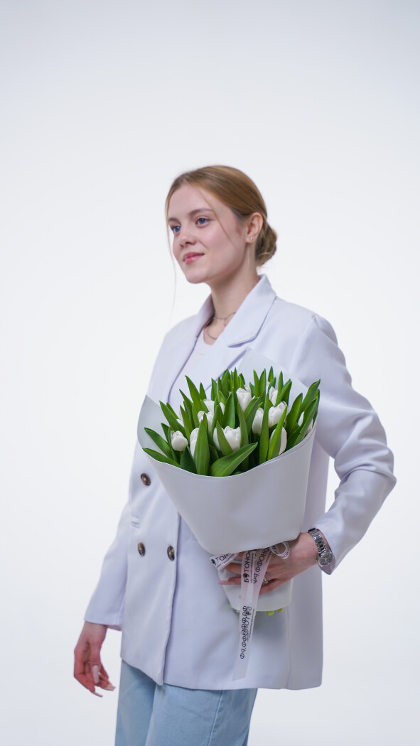 25 белых тюльпанов в оформлении №364