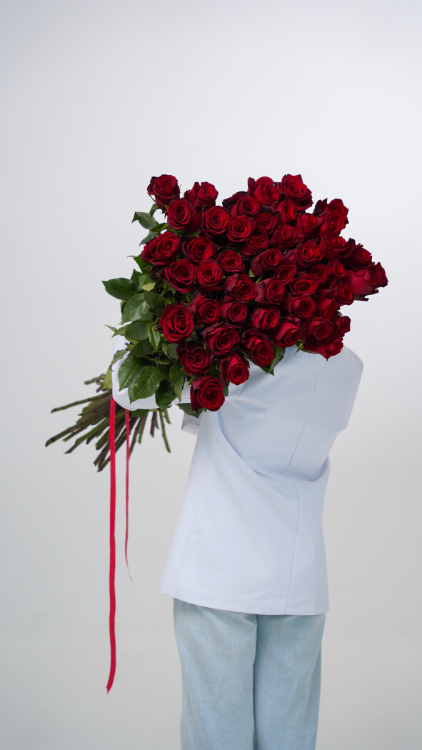 51 красная метровая роза под ленту №50