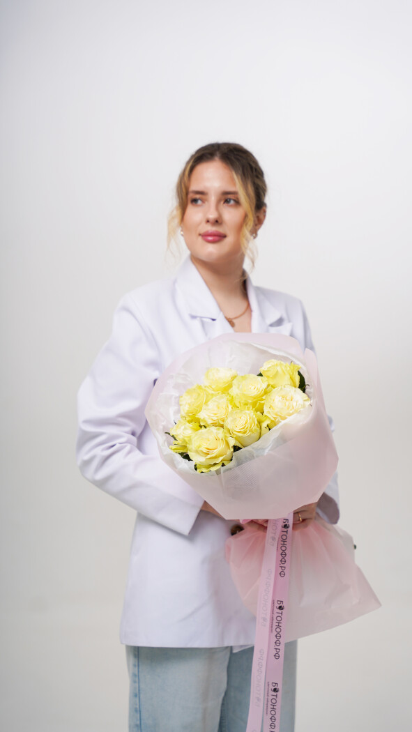 9 белых роз в оформлении №53