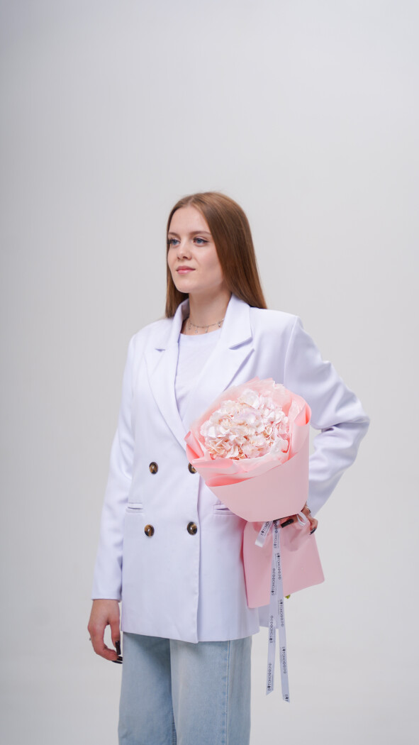 1 розовая гортензия в оформлении №204