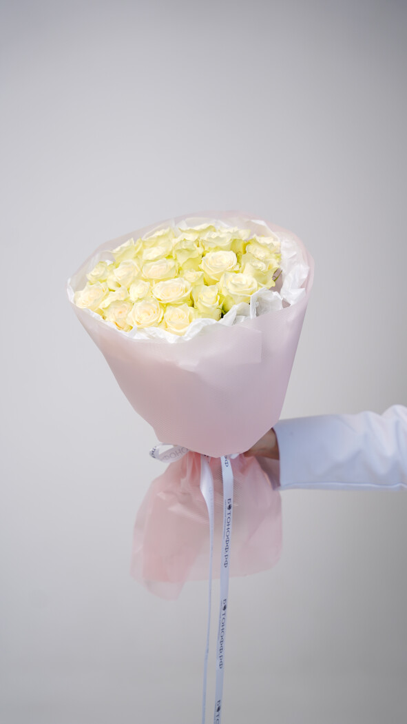 25 белых роз в оформлении №34