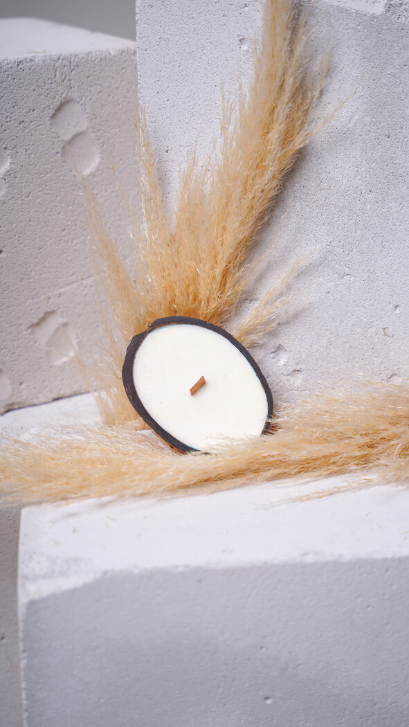 Ароматическая свеча в кокосе 2