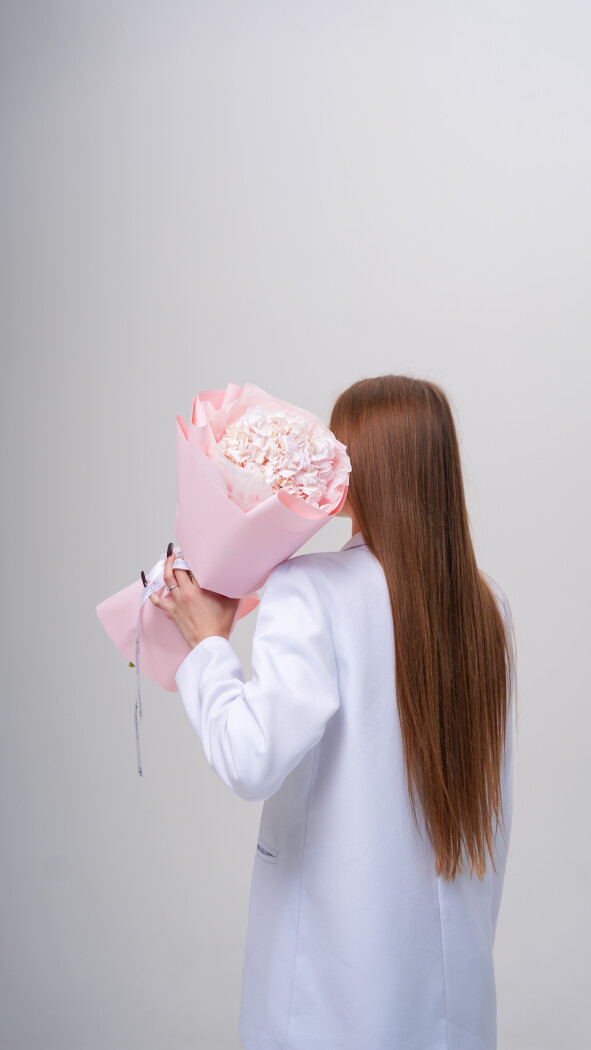 1 розовая гортензия в оформлении №204