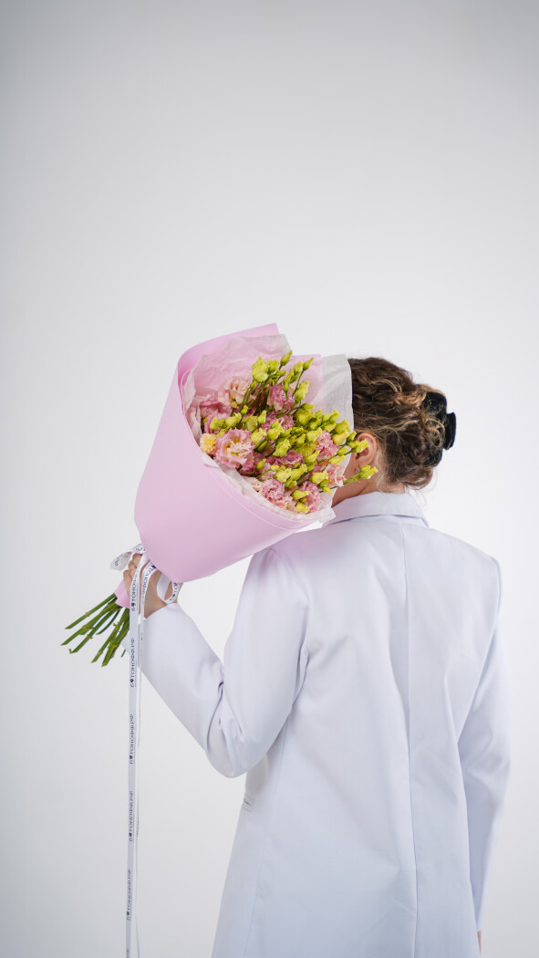 9 розовых эустом в оформлении №95