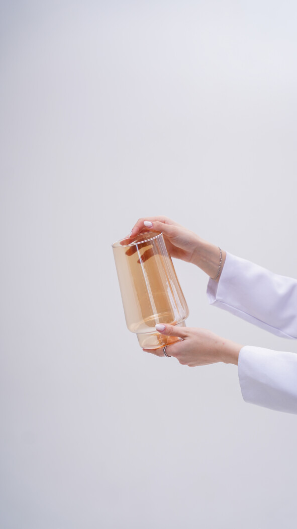 Ваза стеклянная D12,5xH20 см (янтарная)