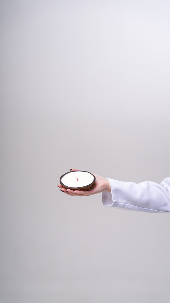 Ароматическая свеча в кокосе 2