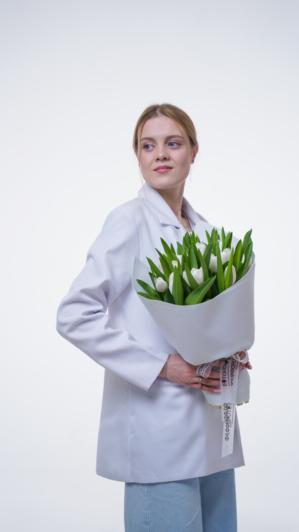 25 белых тюльпанов в оформлении №364