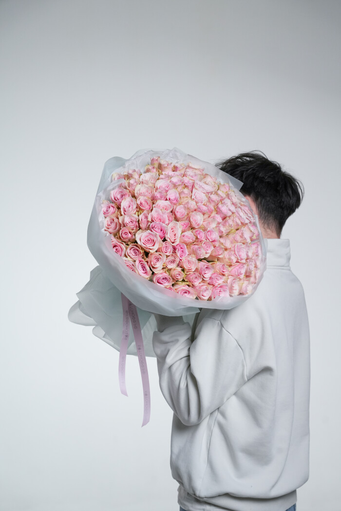 101 нежно-розовая роза в оформлении №39