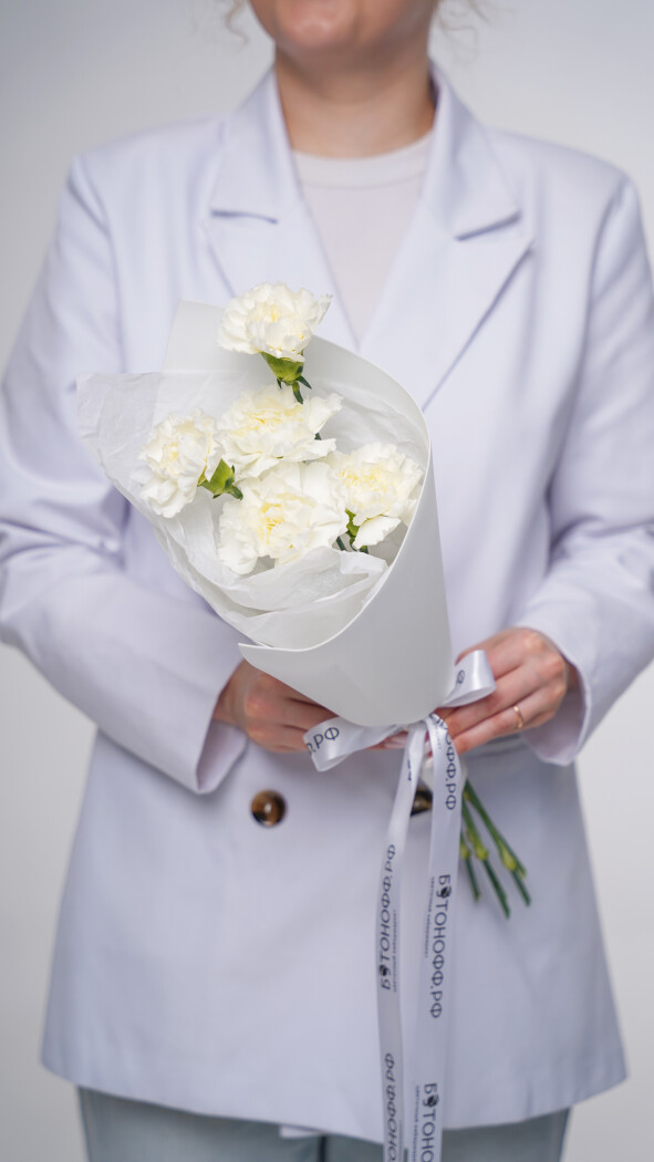 5 белых диантусов в оформлении №100